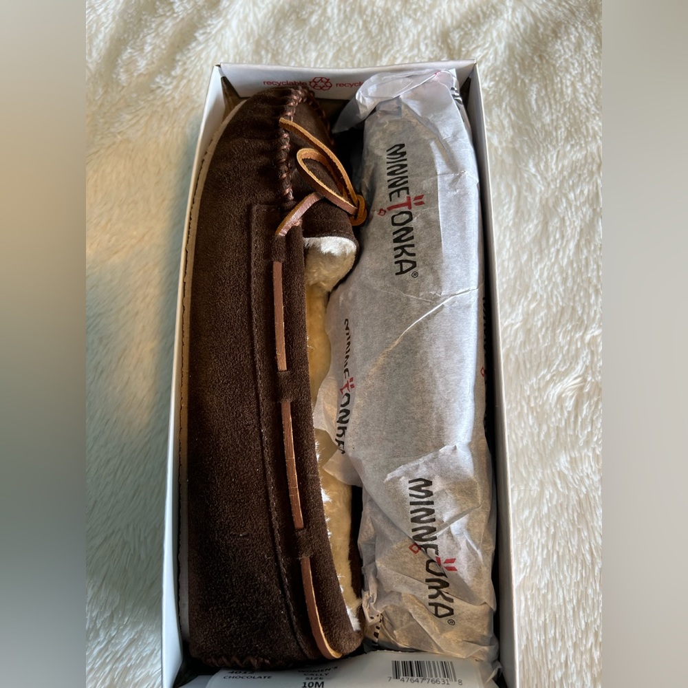 Womens minnetonka slippers size 10